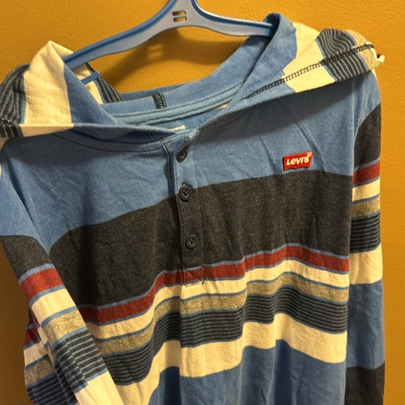 Levi’s long sleeve shirt - Picture 2 of 4
